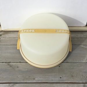 Vintage '80s Tupperware cake/pie/casserole carrier